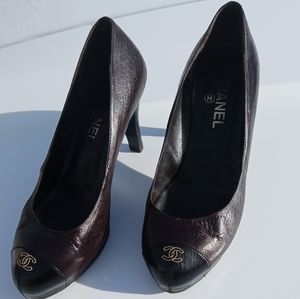 CHANEL two tone leather shoes/heels